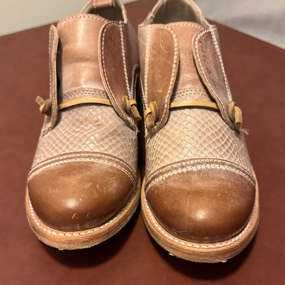 Freebird LIKE NEW Two-Tone Leather Loafers - Picture 13 of 15